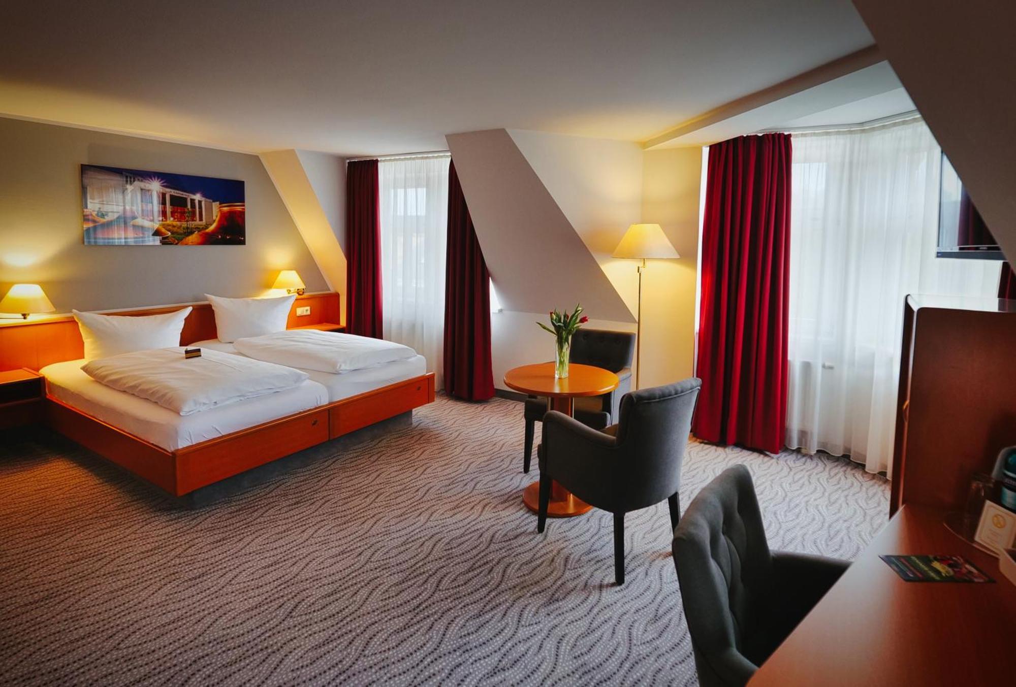 Hotel Kaiserhof ラーデベルク エクステリア 写真