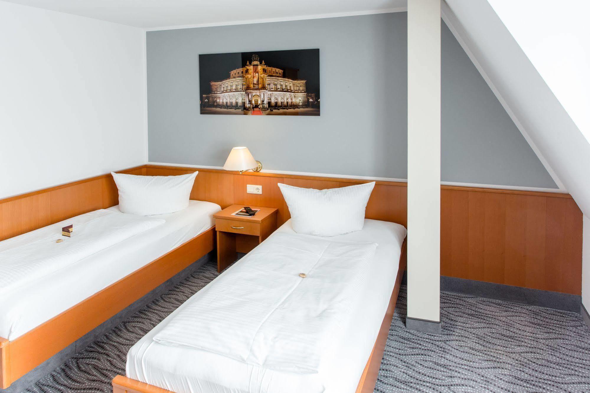 Hotel Kaiserhof ラーデベルク エクステリア 写真