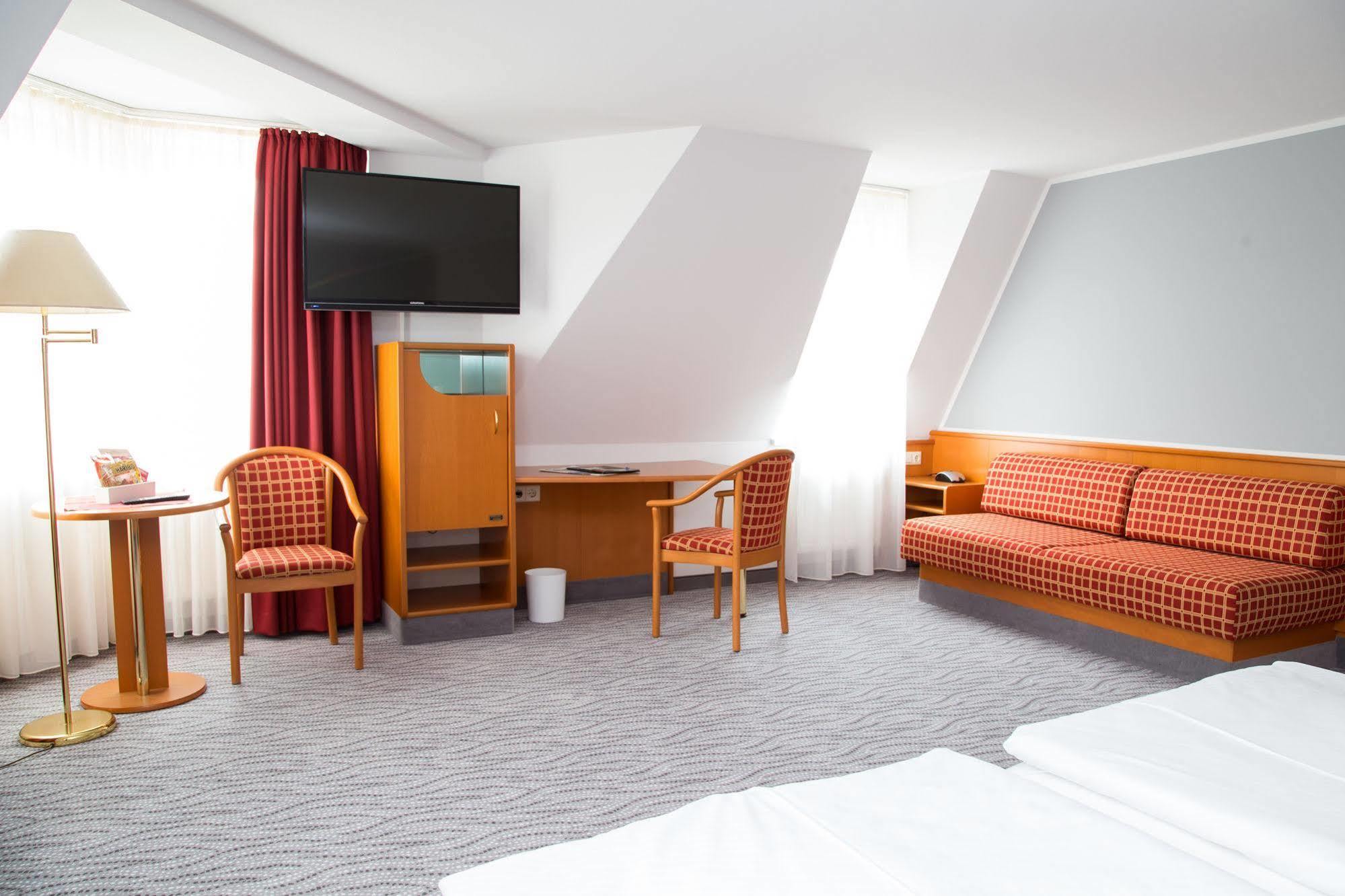 Hotel Kaiserhof ラーデベルク エクステリア 写真